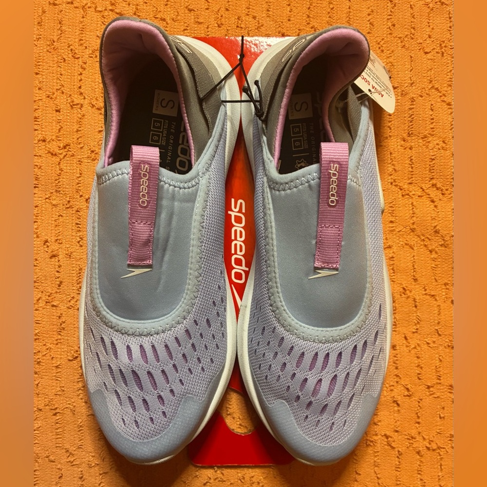 Speedo Women's Pull on Water Shoes Hawaiian Sky
Size Small-Non-Slip
Footwear